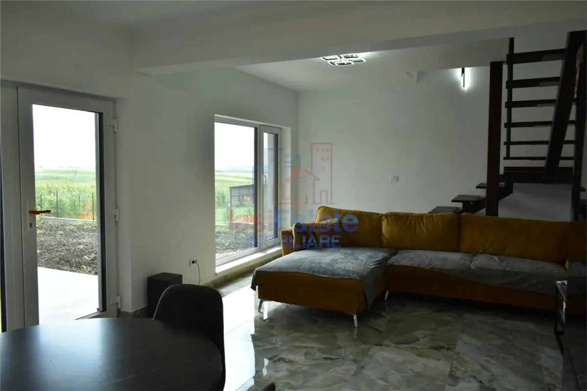 Villa Achevée à Aroneanu avec 750 m² de Terrain - foto 12