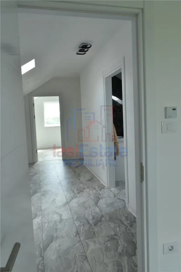 Villa Achevée à Aroneanu avec 750 m² de Terrain - foto 13