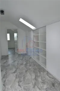 Villa Achevée à Aroneanu avec 750 m² de Terrain - foto 17