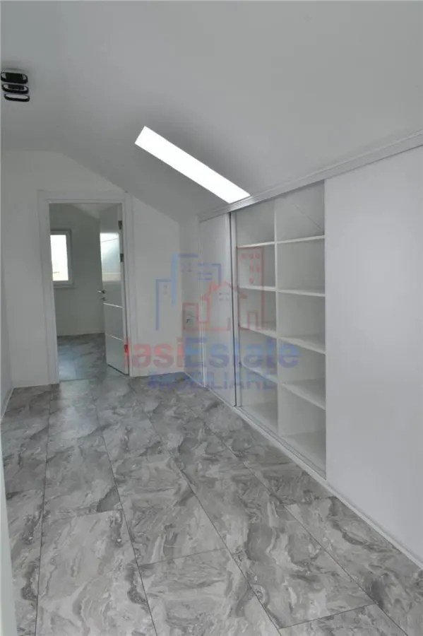 Villa Achevée à Aroneanu avec 750 m² de Terrain - foto 17
