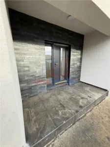 Villa Achevée à Aroneanu avec 750 m² de Terrain - foto 4