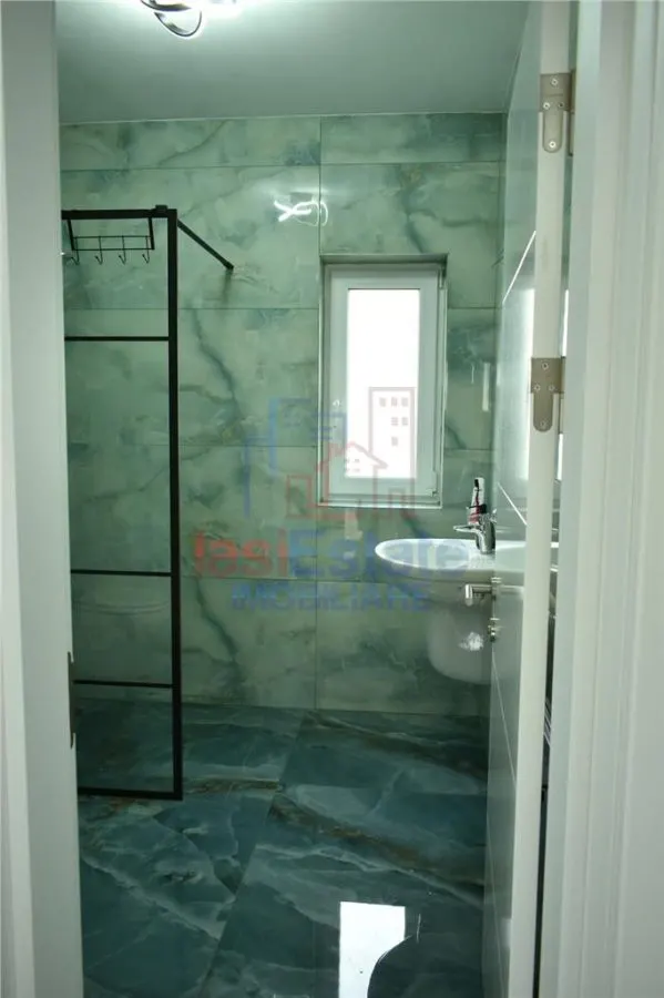 Villa Achevée à Aroneanu avec 750 m² de Terrain - foto 8