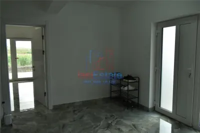 Villa Achevée à Aroneanu avec 750 m² de Terrain - foto 10