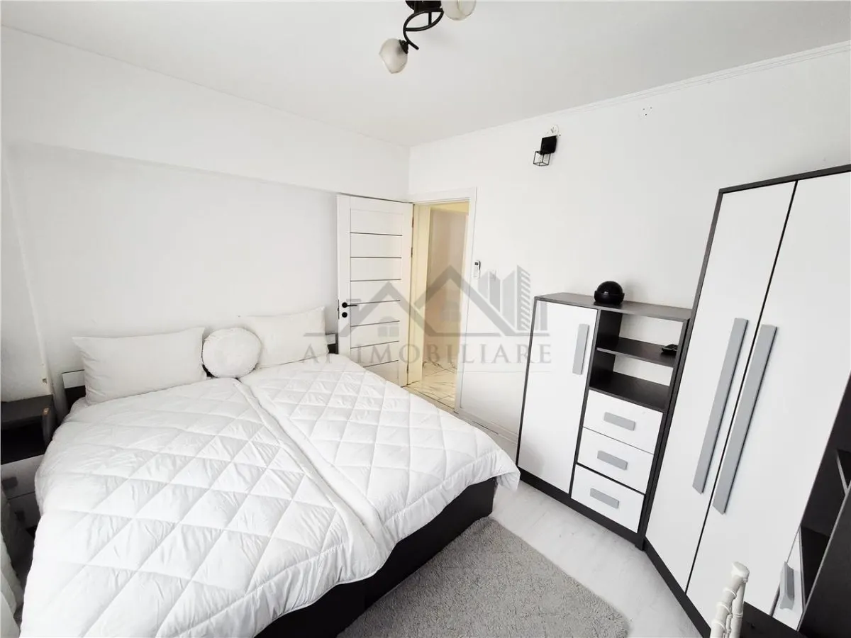 Apartamento de 3 Dormitorios Completamente Amueblado y Equipado - foto 3