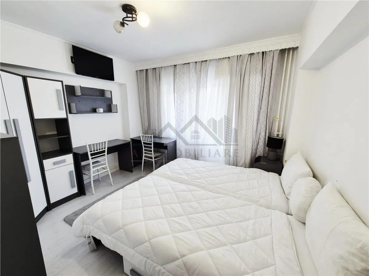 Apartamento de 3 Dormitorios Completamente Amueblado y Equipado - foto 4