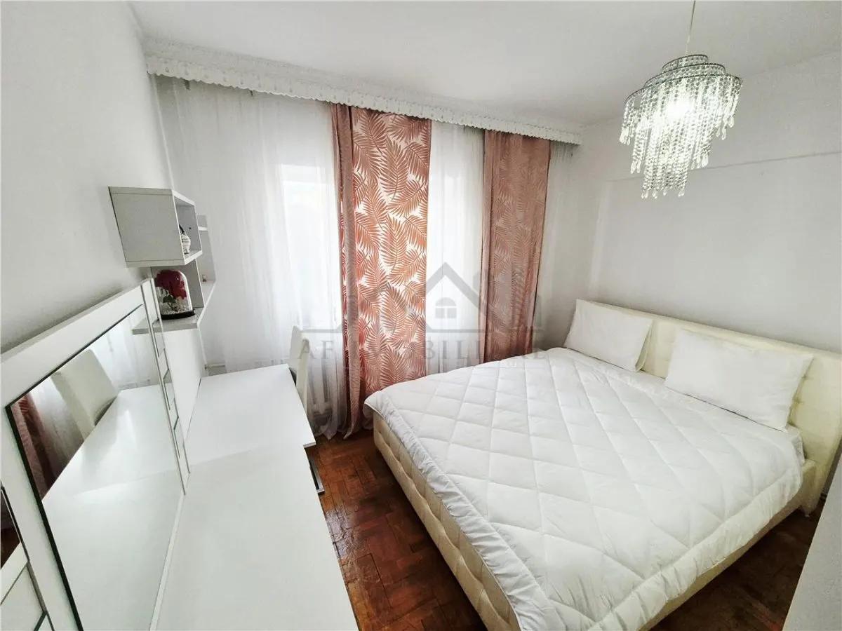 Apartamento de 3 Dormitorios Completamente Amueblado y Equipado - foto 5