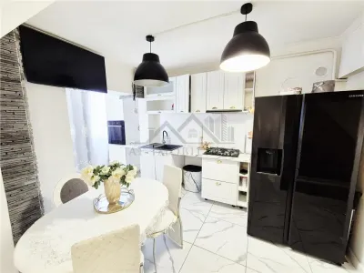 Apartamento de 3 Dormitorios Completamente Amueblado y Equipado - foto 9
