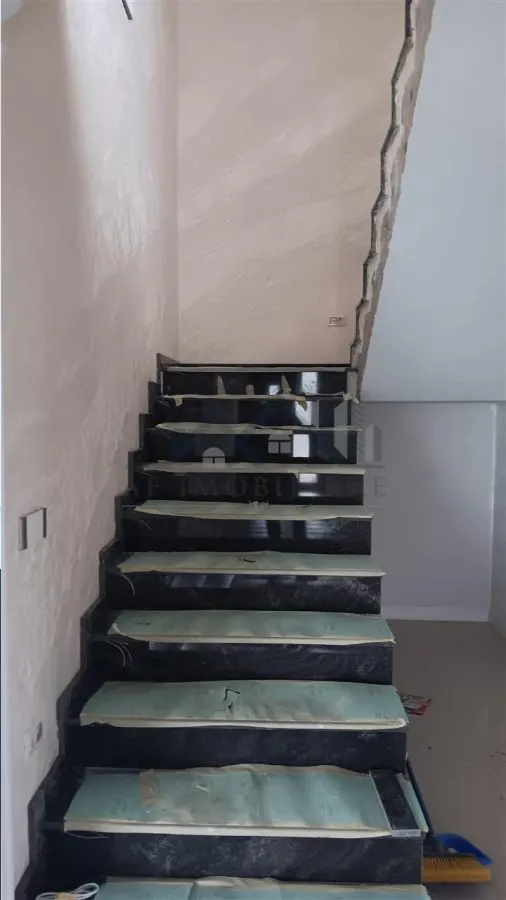 Villa de Luxe Aroneanu 246sqm Utiles 750sqm Terrain Zone Centrale - foto 14