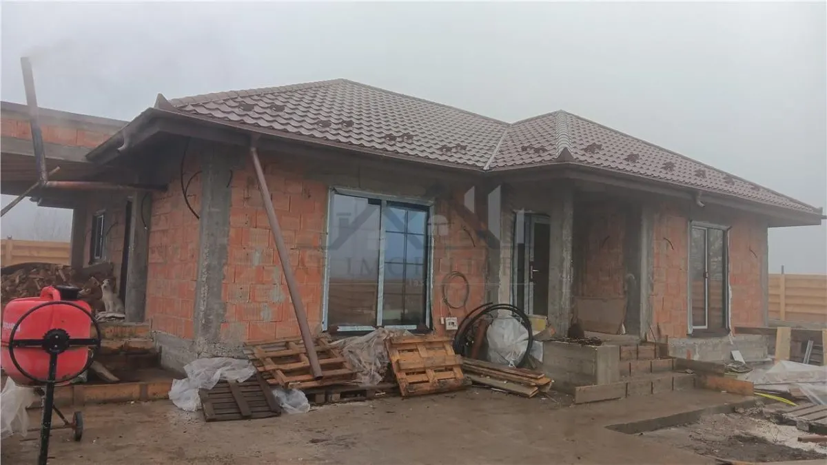 Maison de Plain-Pied Exceptionnelle Aroneanu 115m² 4 Chambres Terrain 1000m² - foto 1
