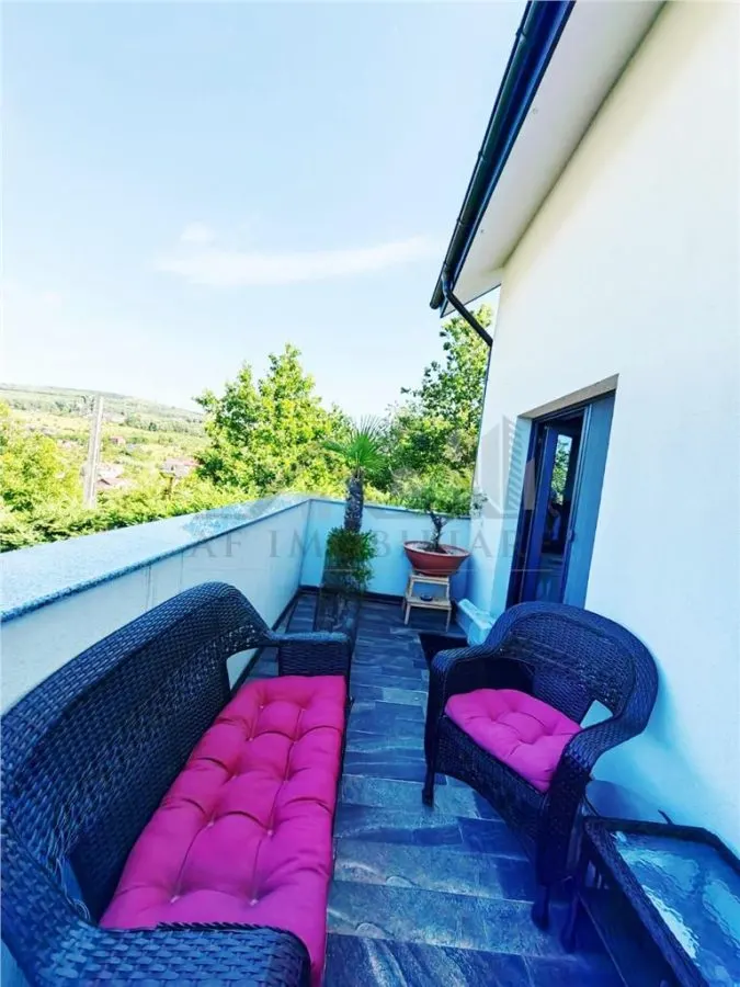 Villa à Vendre avec Vue Panoramique sur la Forêt - foto 18