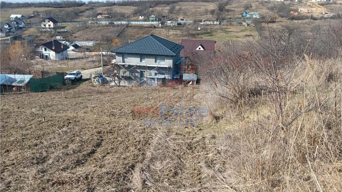 Barnova Cercu – Terrain de 910 m² avec Services et Vues Panoramiques - foto 4