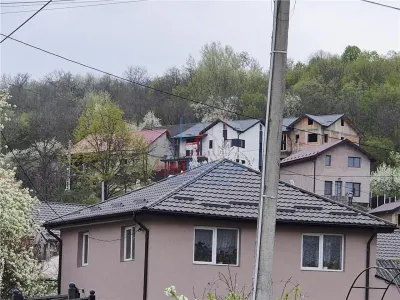 House for Sale with Outstanding Views in Tomești - foto 2