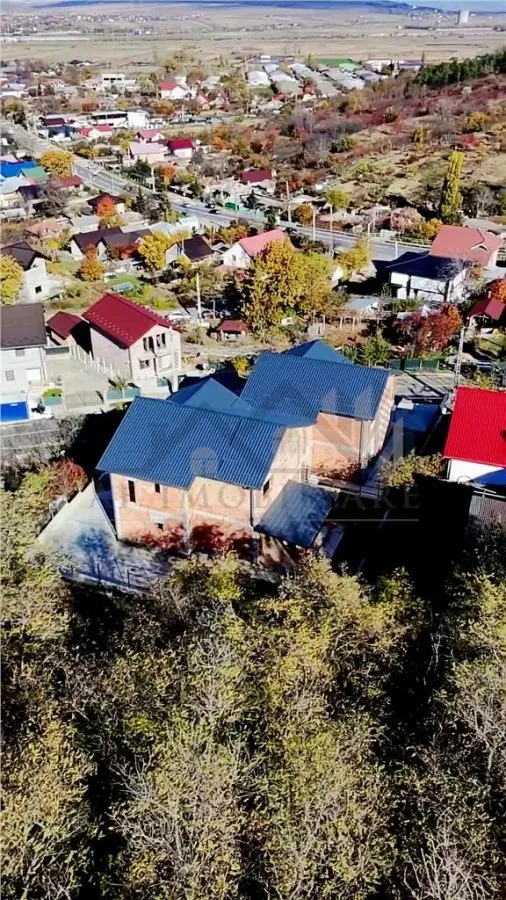 House for Sale with Outstanding Views in Tomești - foto 11