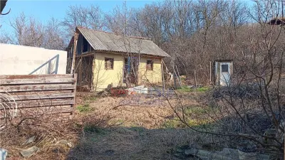 Village Cercu, Barnova: Terrain de 3,000 m² avec Constructions Anciennes - foto 12