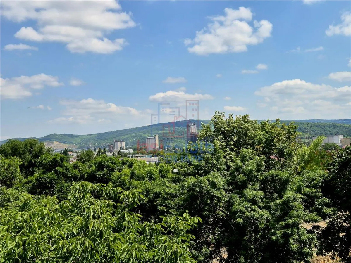Appartement Lumineux de 3 Pièces avec Vue Remarquable à Tătărași - foto 5