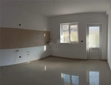 即时入住 | 钥匙交付 | 维萨尼 P+1 双层别墅，主街道位置 - foto 5