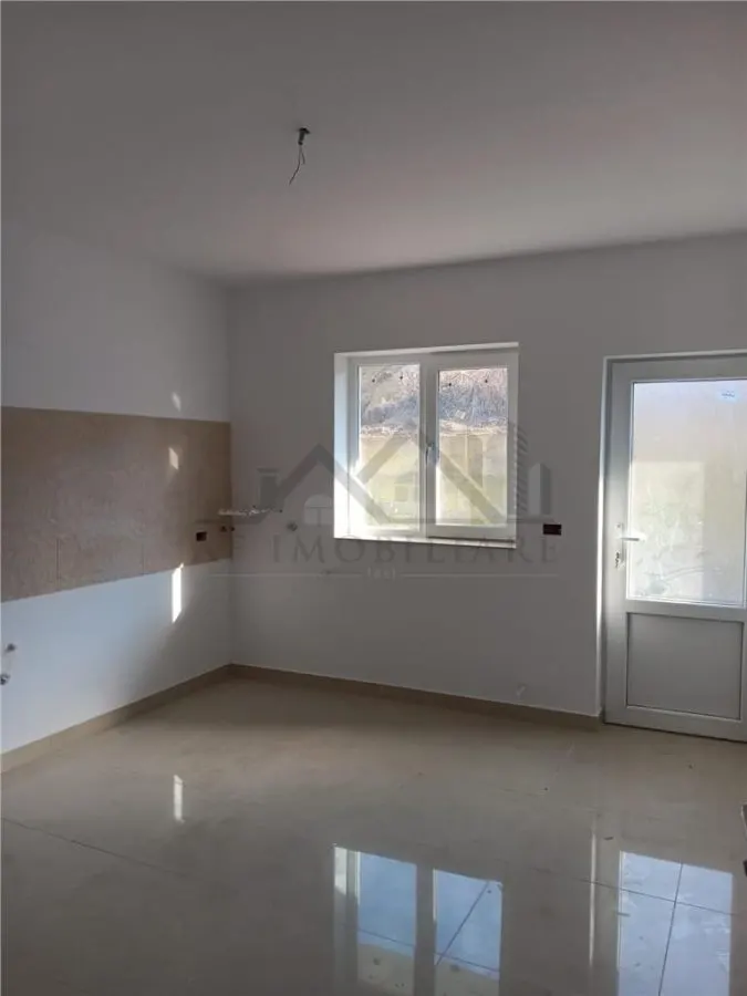 即时入住 | 钥匙交付 | 维萨尼 P+1 双层别墅，主街道位置 - foto 6