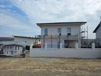Villa Exceptionnelle à Valea Lupului, 160 m² Utiles - Valea Lupului