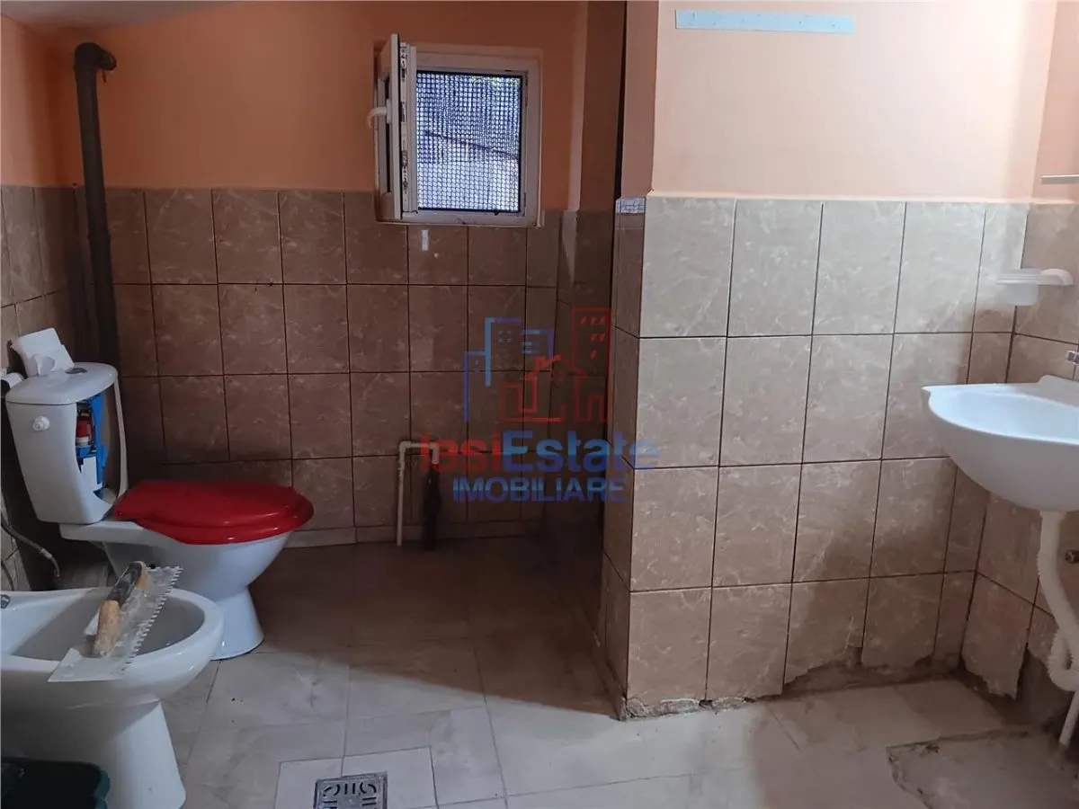 Vorovesti, Principala Street: 1200 sqm Land with Historic House and All Utilities - foto 11