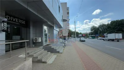 Local Commercial à Targu Cucu, Emplacement Premier sur Boulevard - foto 2