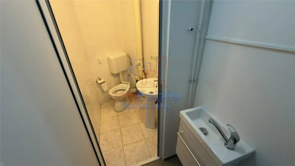 Local Commercial à Targu Cucu, Emplacement Premier sur Boulevard - foto 4