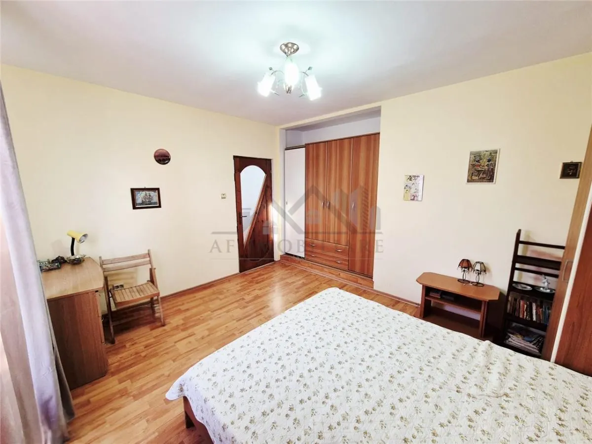 Casa de Cuatro Dormitorios en Venta en Tatarasi, Iasi - foto 5