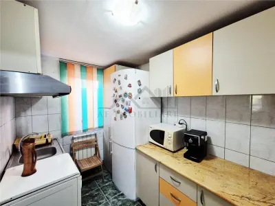 Casa de Cuatro Dormitorios en Venta en Tatarasi, Iasi - foto 10