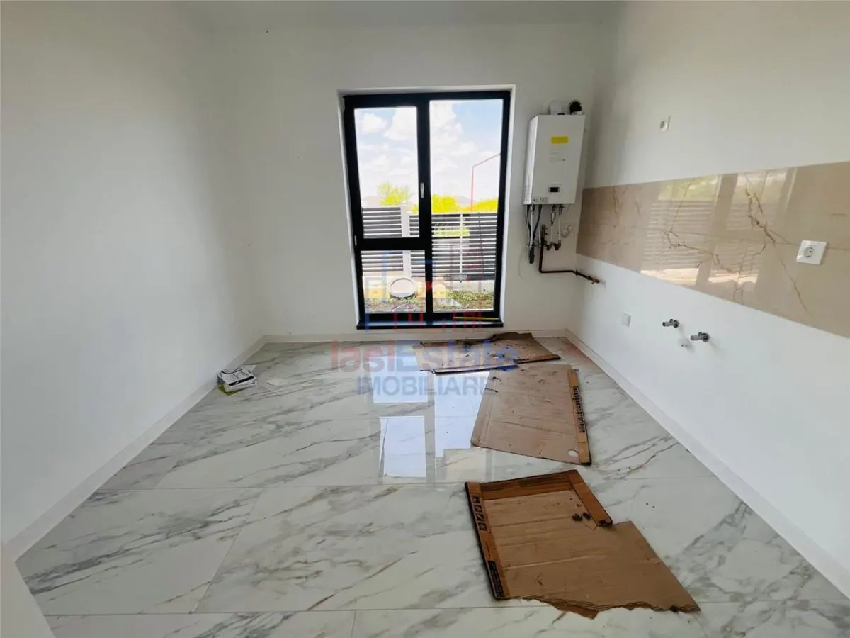 Maison 4 Chambres, 2 Salles de Bain à Vorovesti - foto 6