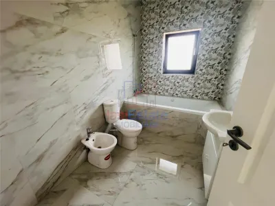 Maison 4 Chambres, 2 Salles de Bain à Vorovesti - foto 7