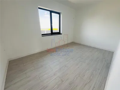 Maison 4 Chambres, 2 Salles de Bain à Vorovesti - foto 10