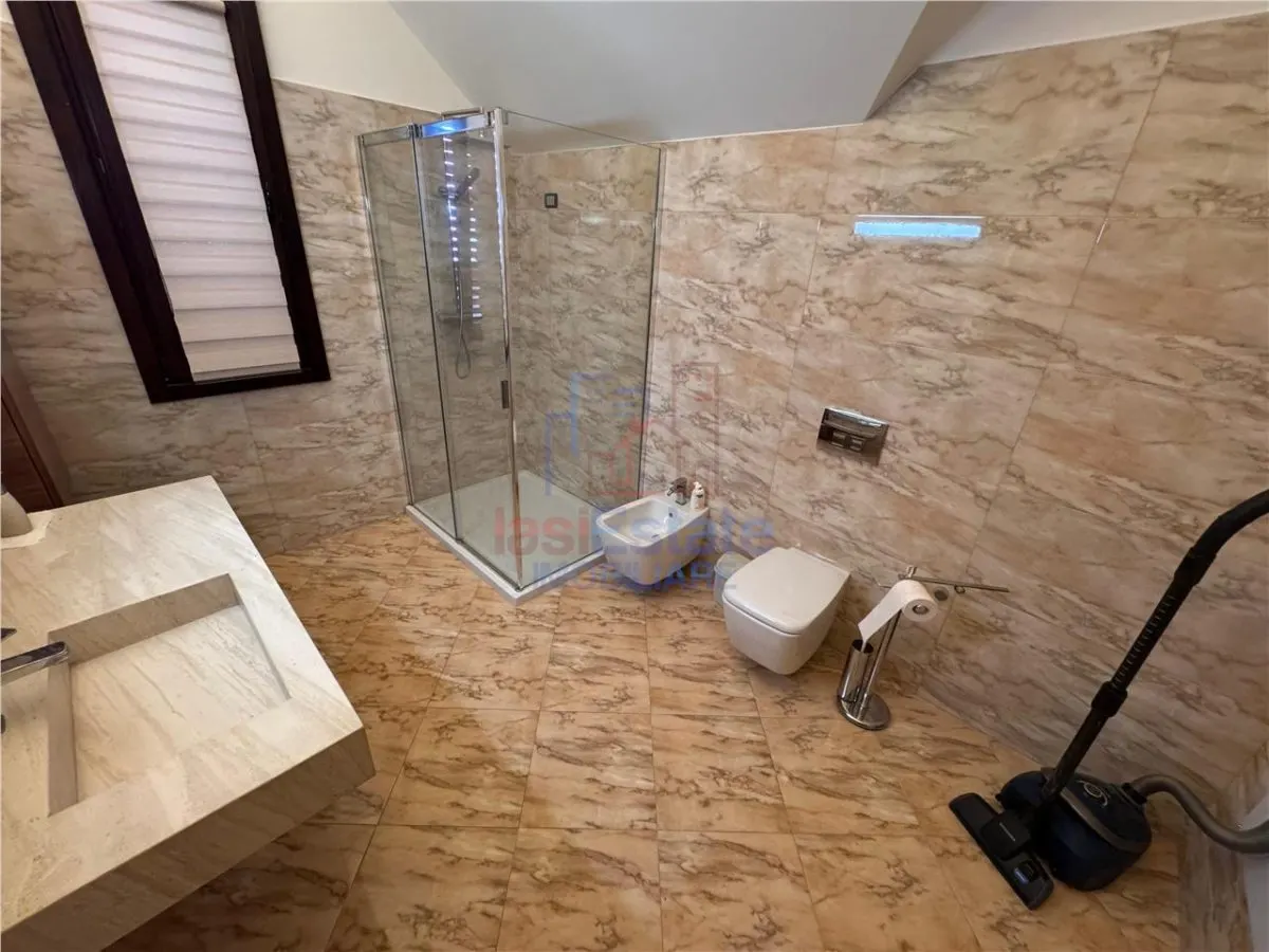 Villa Exceptionnelle avec Terrain de 1.000 m² à Rediu, Iași – Résidentiel Premium et Investissement - foto 11