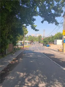 Tatarasi près de Kaufland: Terrain 554m² avec Maison Ancienne & Toutes Utilités - Iasi