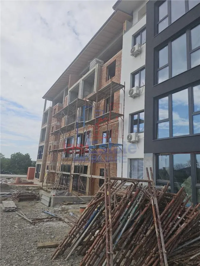 Apartment with 2 bedrooms for sale 55 sqm in Valea Lupului - foto 1