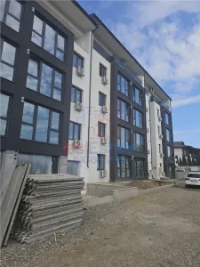 Apartment with 2 bedrooms for sale 55 sqm in Valea Lupului - foto 2