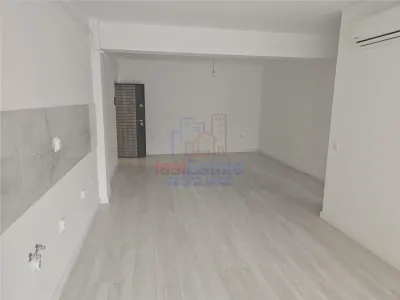 Apartment with 2 bedrooms for sale 55 sqm in Valea Lupului - foto 3