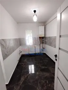 Appartement Trois Pièces, Zone Tătărași - Flora - foto 4