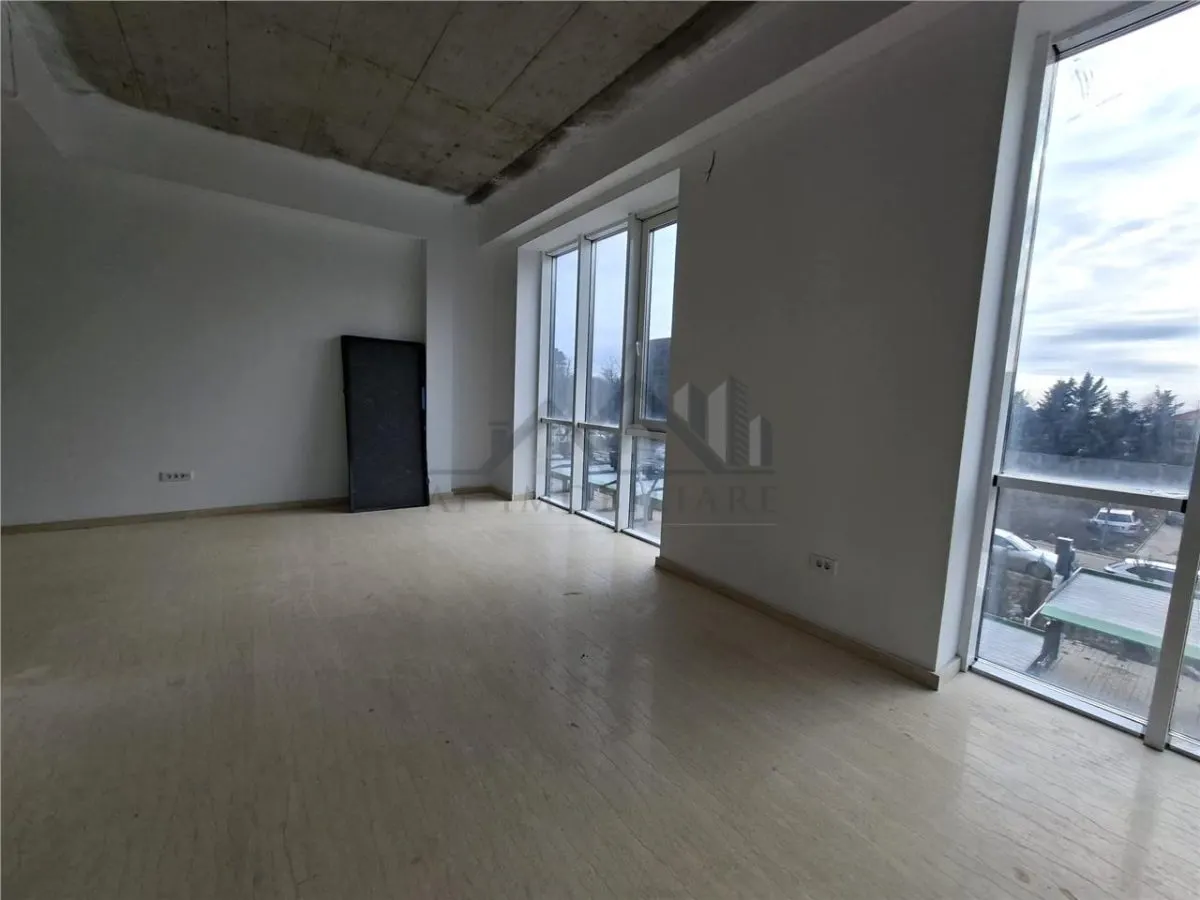Location - Copou - Espace Commercial 108 m² Azimut - foto 8