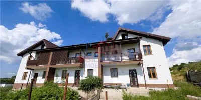 现代三层别墅，4间卧室带地块，巴尔诺瓦 - Barnova