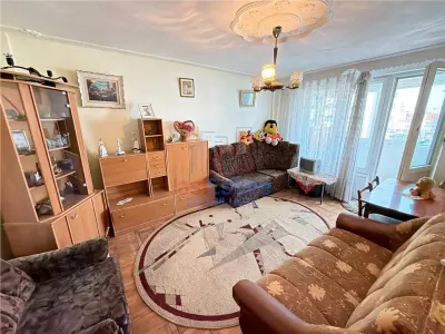 Appartement Deux Chambres avec Distribution Dégagée Près de l'Hôtel Roman - Roman