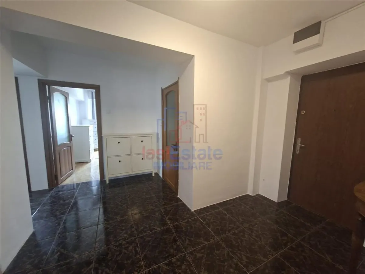 Appartement 3 Pièces, Centre - Près de l'Hôpital Sfântul Spiridon - foto 2