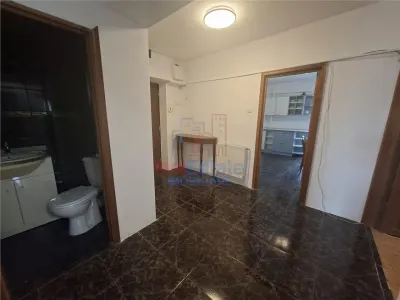 Appartement 3 Pièces, Centre - Près de l'Hôpital Sfântul Spiridon - foto 4