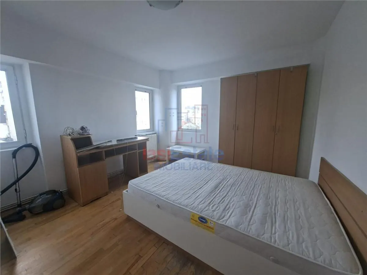 Appartement 3 Pièces, Centre - Près de l'Hôpital Sfântul Spiridon - foto 5