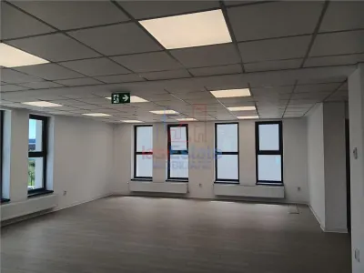 Oficina 108 m² con Terreno 866 m², Dos Accesos, Frente a Metro - foto 3