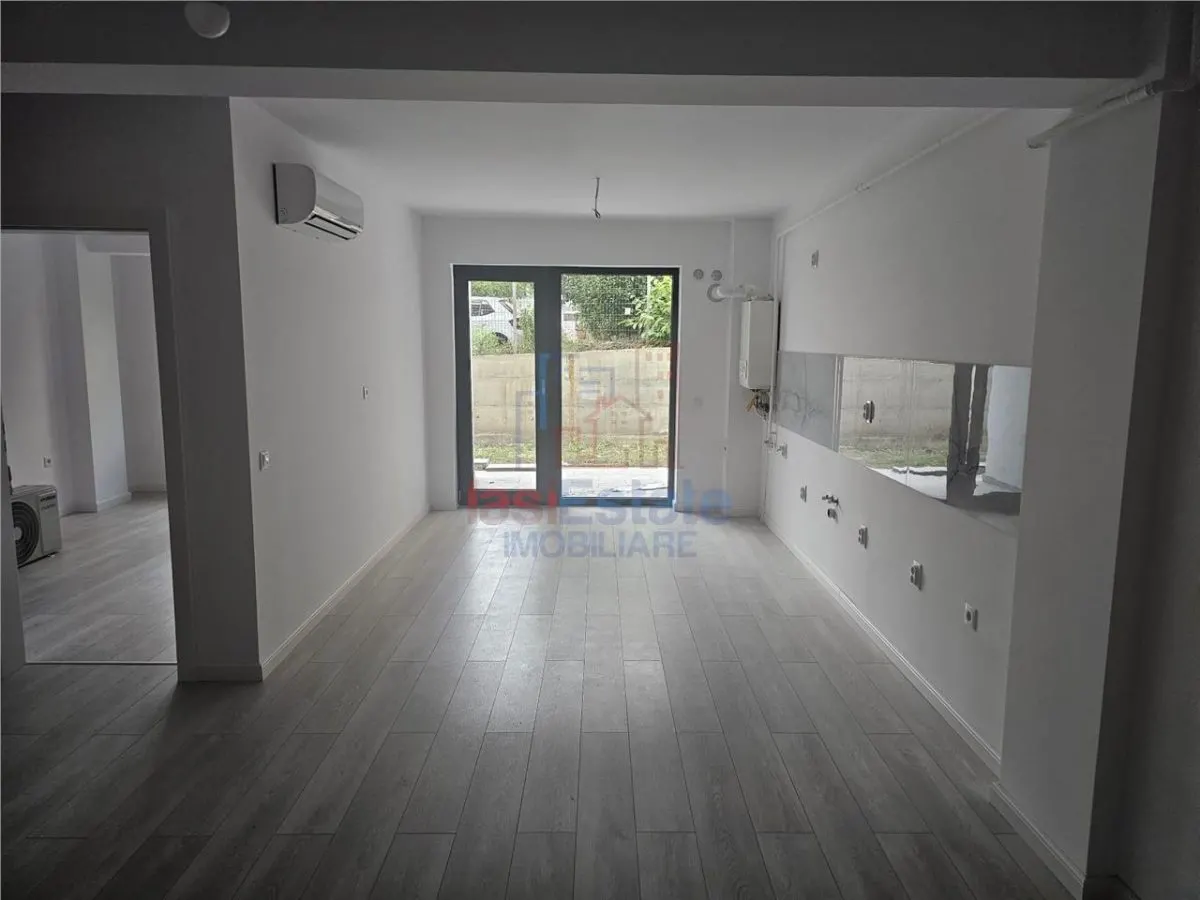 Apartment with 2 bedrooms for sale 51 sqm in Valea Lupului - foto 2