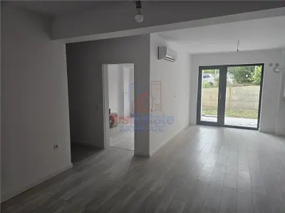 Apartment with 2 bedrooms for sale 51 sqm in Valea Lupului - foto 3