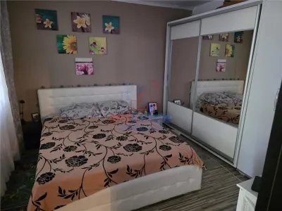 Appartement Trois Pièces, Rez-de-Chaussée, Meublé et Équipé – Podu Roș - foto 2