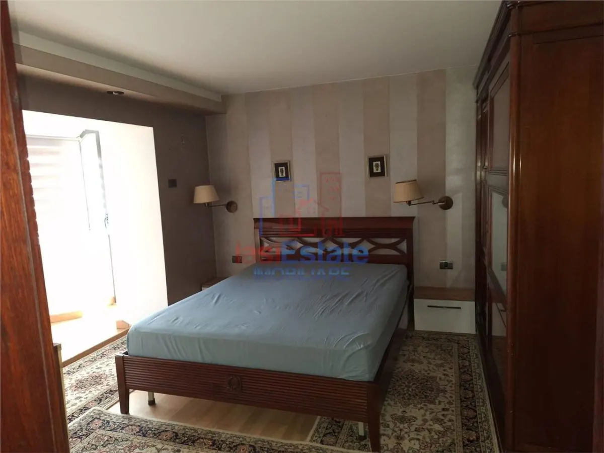 Apartamento de 3 Dormitorios Targu Cucu – Tribunal - foto 2