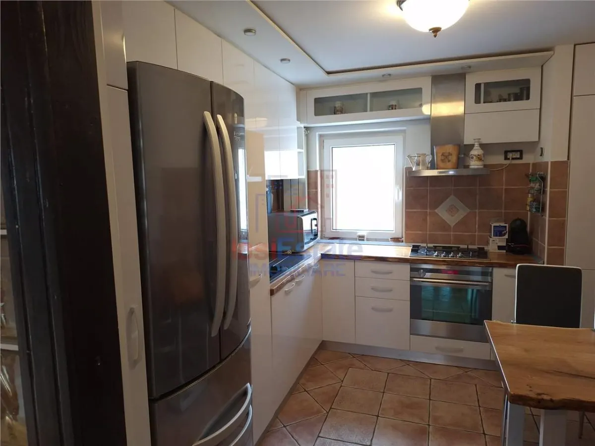 Apartamento de 3 Dormitorios Targu Cucu – Tribunal - foto 19