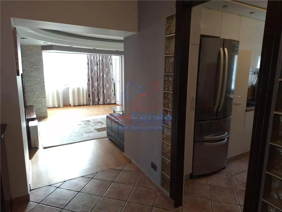 Apartamento de 3 Dormitorios Targu Cucu – Tribunal - foto 23