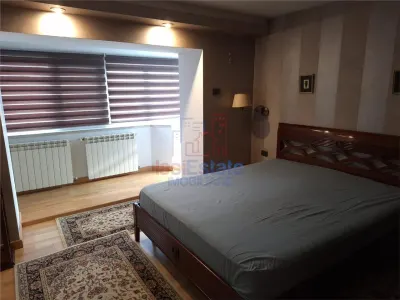 Apartamento de 3 Dormitorios Targu Cucu – Tribunal - foto 4